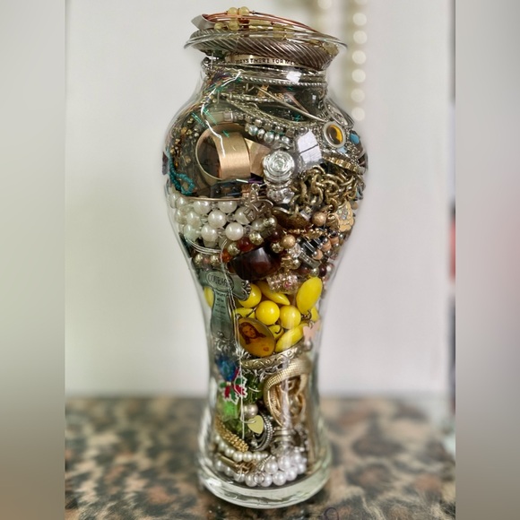 Total 5 Lb (including🫙) of Craft Scraps Junk Drawer Mystery Jewelry Lot 💍📿 - Picture 2 of 11